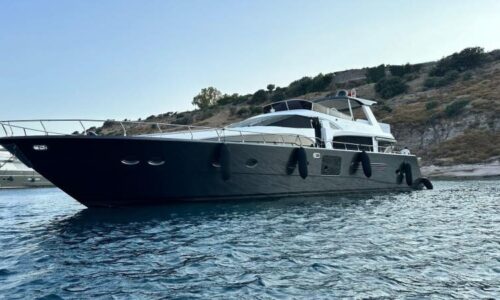 İstanbul Boğazında 25 Kişi Kiralık Lüks Motoryat