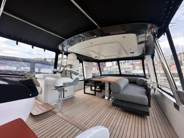 İstanbul Boğazında 25 Kişi Kiralık Lüks Motoryat