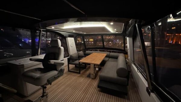 İstanbul Boğazında 25 Kişi Kiralık Lüks Motoryat