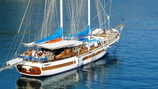 03-b8009m-sultan-a-maviyolculuk-dış 28 metre 8 Kabin Bodrum Kiralık Lüks Gulet