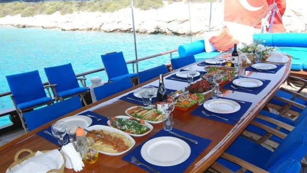 06-b8009m-sultan-a-maviyolculuk-sunum 28 metre 8 Kabin Bodrum Kiralık Lüks Gulet