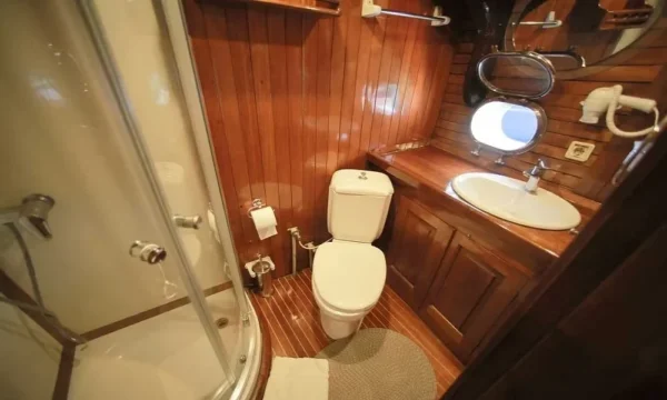 18-b8009m-sultan-a-maviyolculuk-banyo 28 metre 8 Kabin Bodrum Kiralık Lüks Gulet