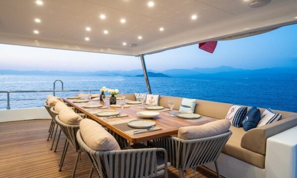 23 metre 9 kişi Fethiye Trawler Yat Kiralama-16 Fethiye ve Göcek’te Lüksün Adresi: 23 Metre Kiralık Trawler (9 Kişilik)