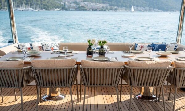 23 metre 9 kişi Fethiye Trawler Yat Kiralama-19 Fethiye ve Göcek’te Lüksün Adresi: 23 Metre Kiralık Trawler (9 Kişilik)