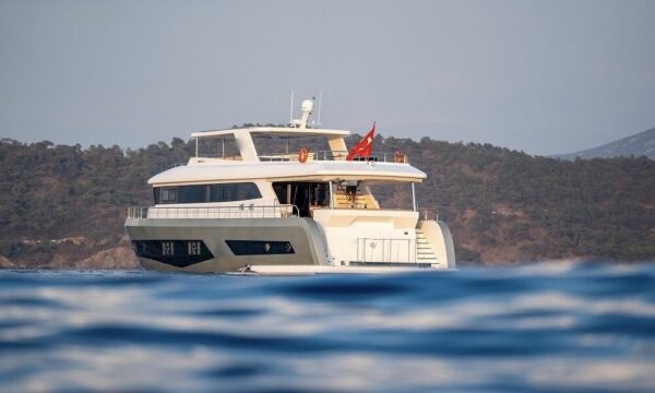 23 metre 9 kişi Fethiye Trawler Yat Kiralama-4 Fethiye ve Göcek’te Lüksün Adresi: 23 Metre Kiralık Trawler (9 Kişilik)