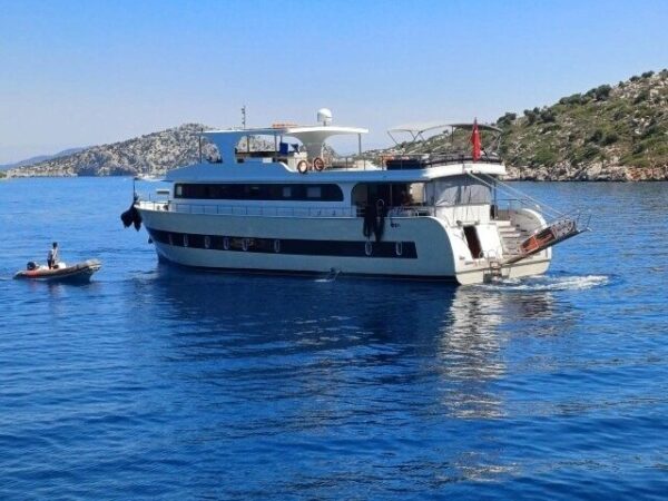 24 metre 12 kişi Bozburun Trawler Yat Kiralama2 Bozburun’da 2025 Yapımı Lüks: 24 Metre Trawler Kiralama