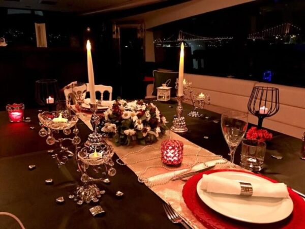 24 metre 30 kişilik Boğazda Lüks Yat Kiralama