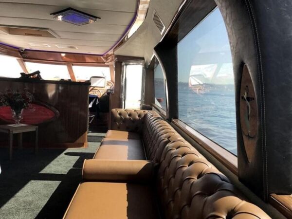 24 metre 30 kişilik Boğazda Lüks Yat Kiralama