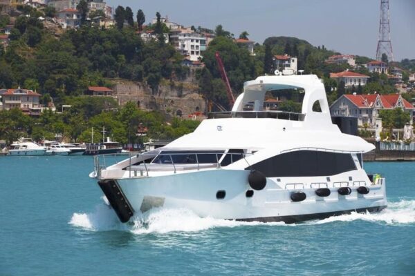 24 metre 30 kişilik Boğazda Lüks Yat Kiralama