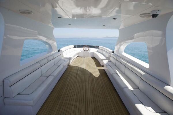 24 metre 30 kişilik Boğazda Lüks Yat Kiralama