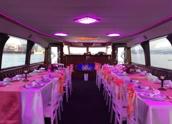 24 metre 30 kişilik Boğazda Lüks Yat Kiralama