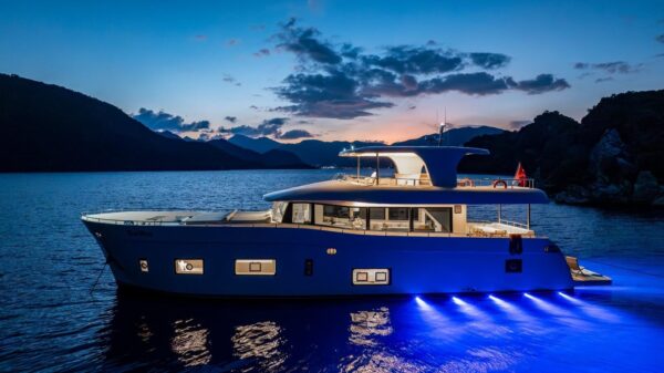 Marmaris’te 2024 Yapımı Lüks Deneyim: 26 Metre Kiralık Trawler