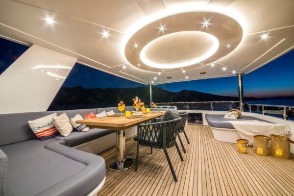 imgi_12_09-ft405e-floki-trawler-kiralama-göcek Fethiye’nin Göz Bebeği: 24 Metre Delüks Kiralık Trawler