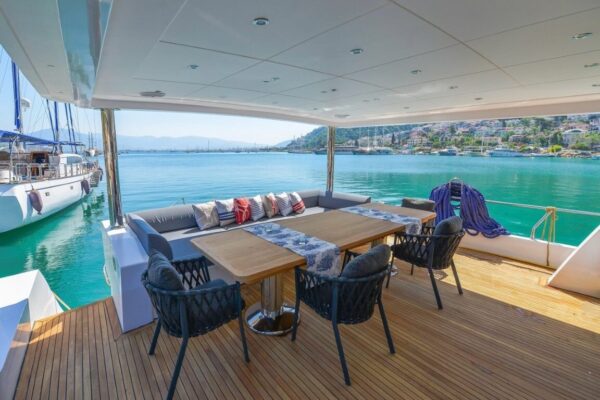 imgi_15_12-ft405e-floki-sunum Fethiye’nin Göz Bebeği: 24 Metre Delüks Kiralık Trawler