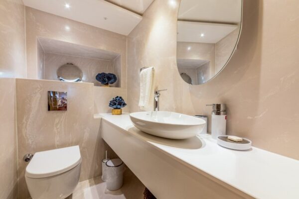 imgi_25_22-ft405e-floki-bodrum-yat-kiralama Fethiye’nin Göz Bebeği: 24 Metre Delüks Kiralık Trawler