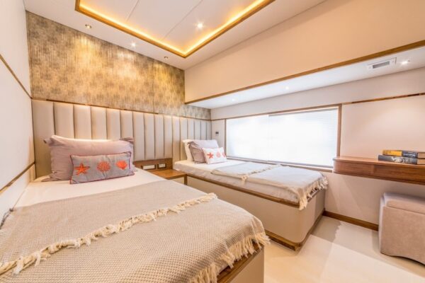 imgi_26_23-ft405e-floki-3-kişilik-kabin Fethiye’nin Göz Bebeği: 24 Metre Delüks Kiralık Trawler