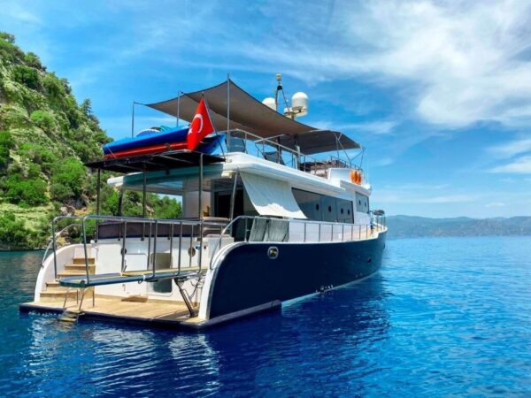 Göcek’te Modern ve Aydınlık: Lüks Trawler Kiralama