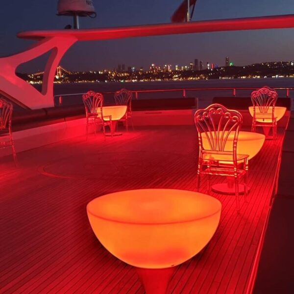 26 metre 36 kişi Boğazda Kiralık Lüks Gezi Teknesi-12 26 metre 36 kişi Boğazda Kiralık Lüks Gezi Teknesi