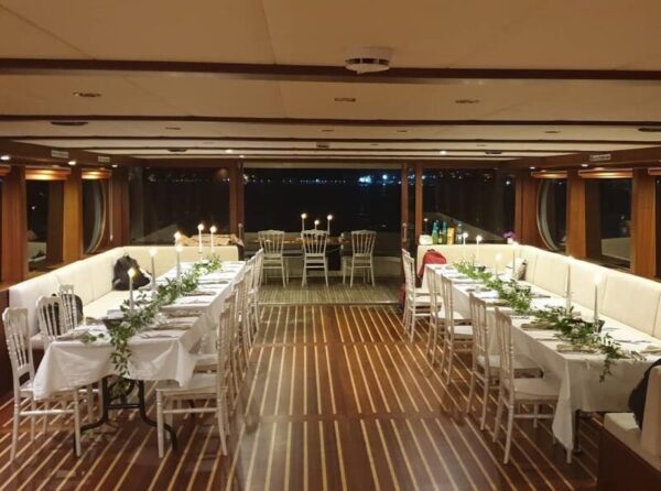 26 metre 36 kişi Boğazda Kiralık Lüks Gezi Teknesi-3 26 metre 36 kişi Boğazda Kiralık Lüks Gezi Teknesi