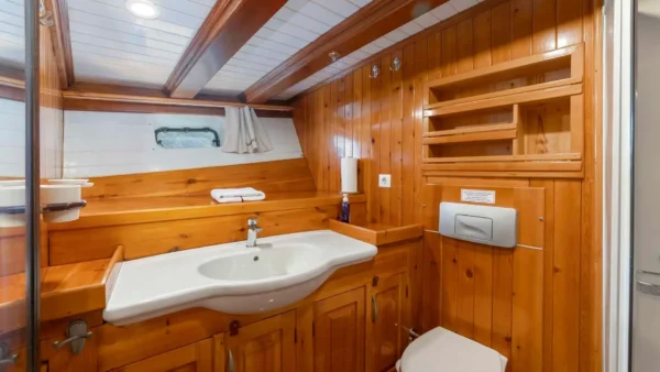 28 metre 6 kabin Bodrum Delux Tekne Kiralama - 13 28 metre 6 kabin Bodrum Delux Tekne Kiralama