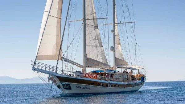 28 metre 6 kabin Bodrum Delux Tekne Kiralama - 4 28 metre 6 kabin Bodrum Delux Tekne Kiralama