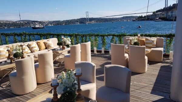 36 metre 80 kişi Boğazda Kiralık Lüks Yelkenli Yat