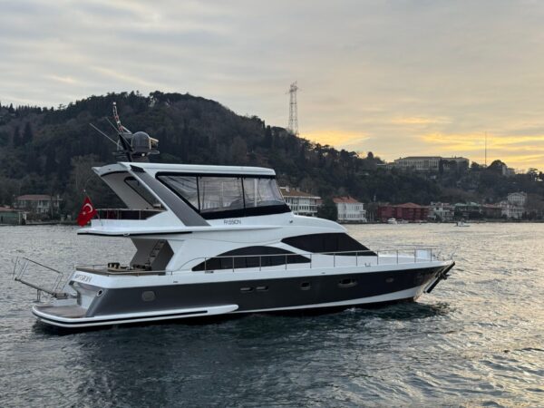 İstanbul 20 Kişilik Kiralık Lüks Yat