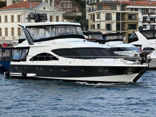 İstanbul 20 Kişilik Kiralık Lüks Yat