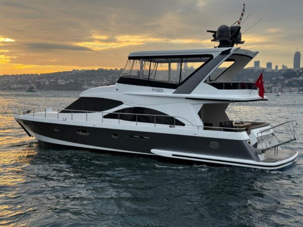 İstanbul 20 Kişilik Kiralık Lüks Yat