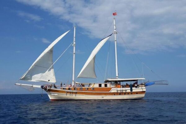 24 metre 8 double kabin Kemer Kiralık Gulet-4 24 metre 16 kişi Kemer Kiralık Gulet